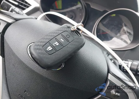 2017 Hyundai Veloster Value Edition z USA, uszkodzony, nr VIN KMHTC6AD2HU320879